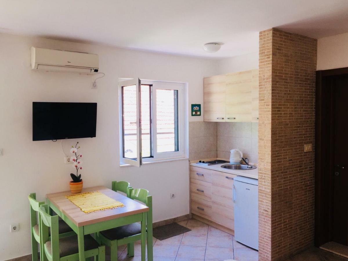 Apartments Milicevic Χέρτσεγκ Νόβι Εξωτερικό φωτογραφία